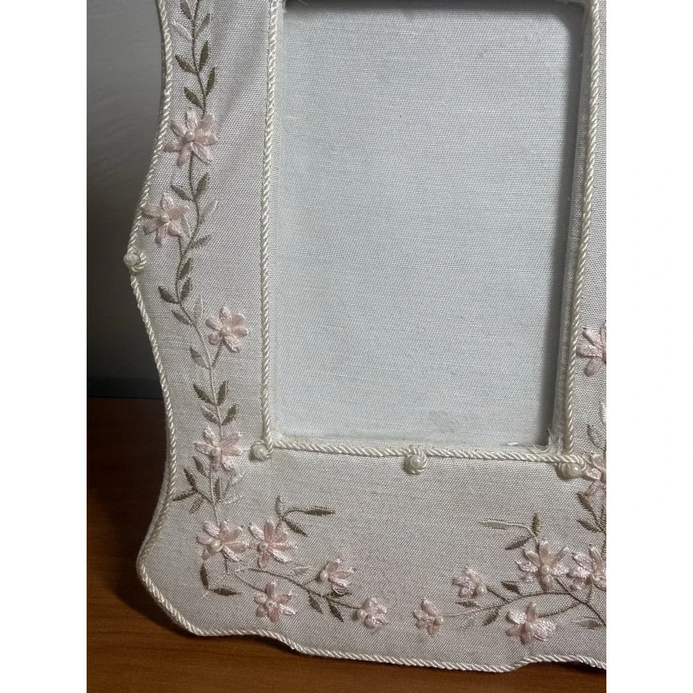 Simply Shabby Chic Fabric Photo Picture Frame White Embroidered Floral Vines 4x6